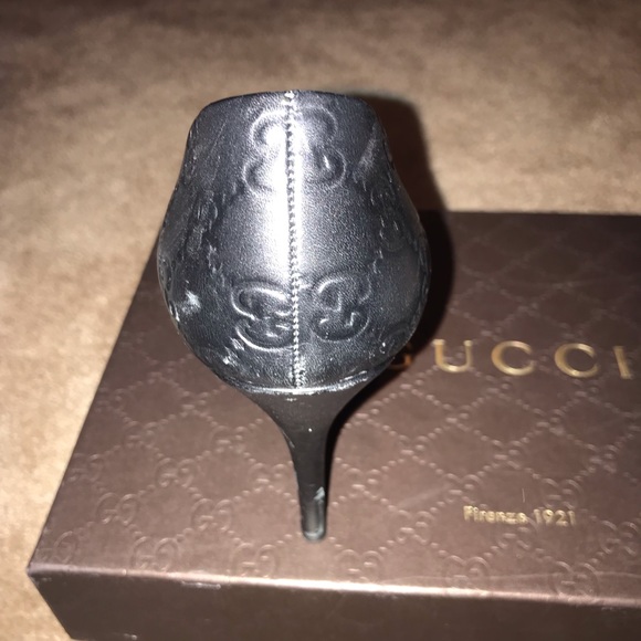 Authentic Gucci shoes - Picture 2 of 3